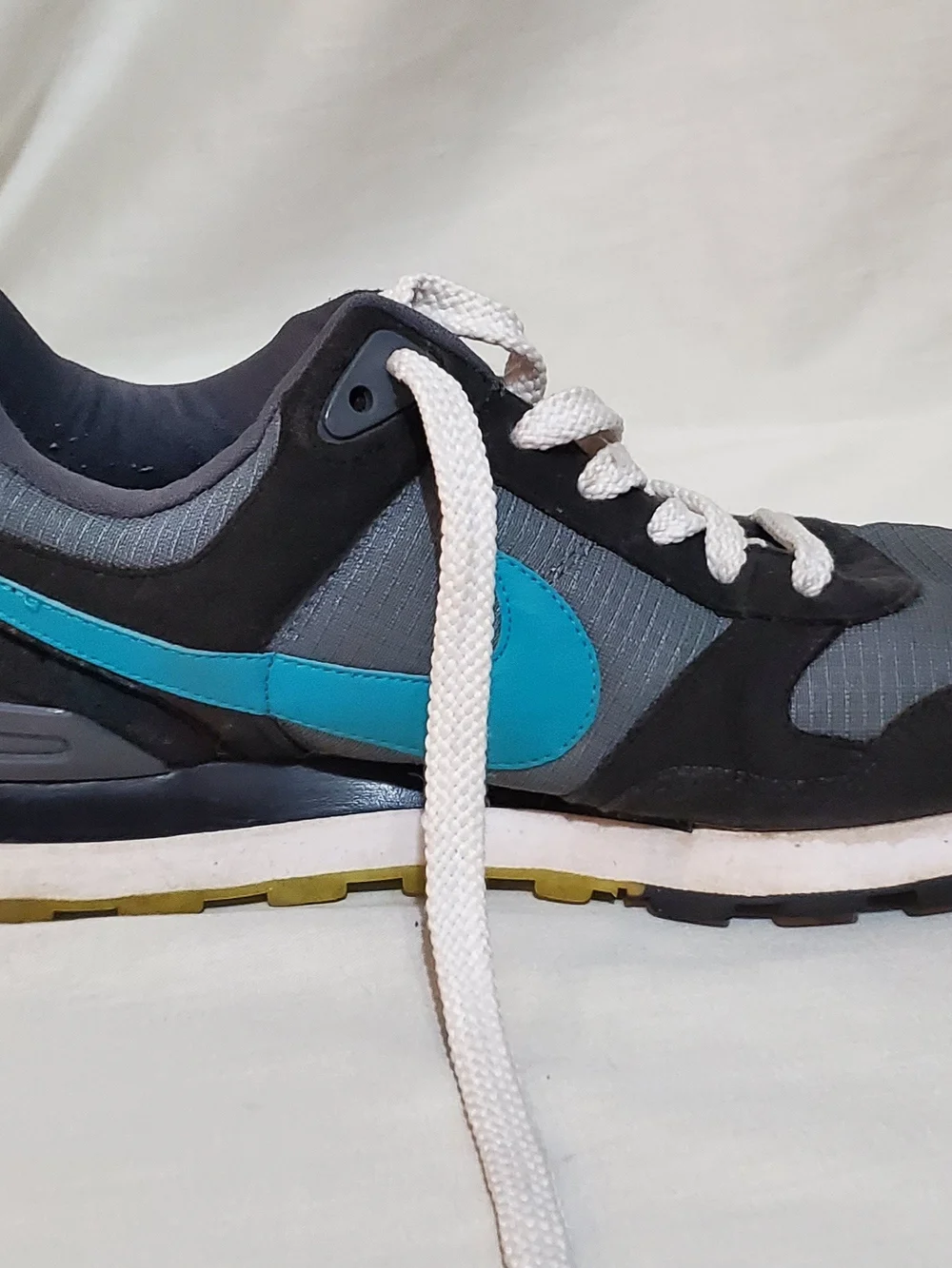 Nike Men’s Gray & Teal Running Sneakers